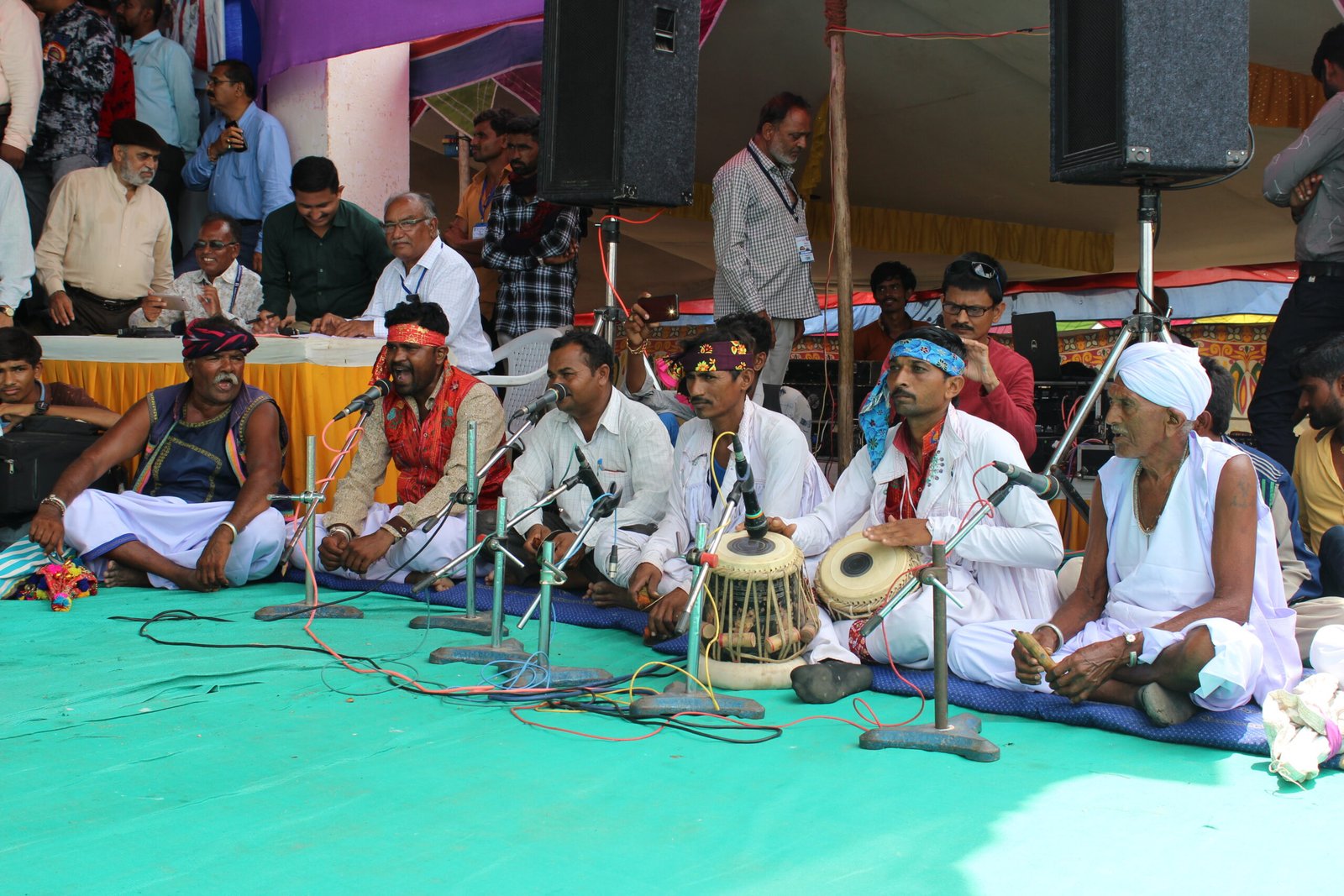 Local singers scaled