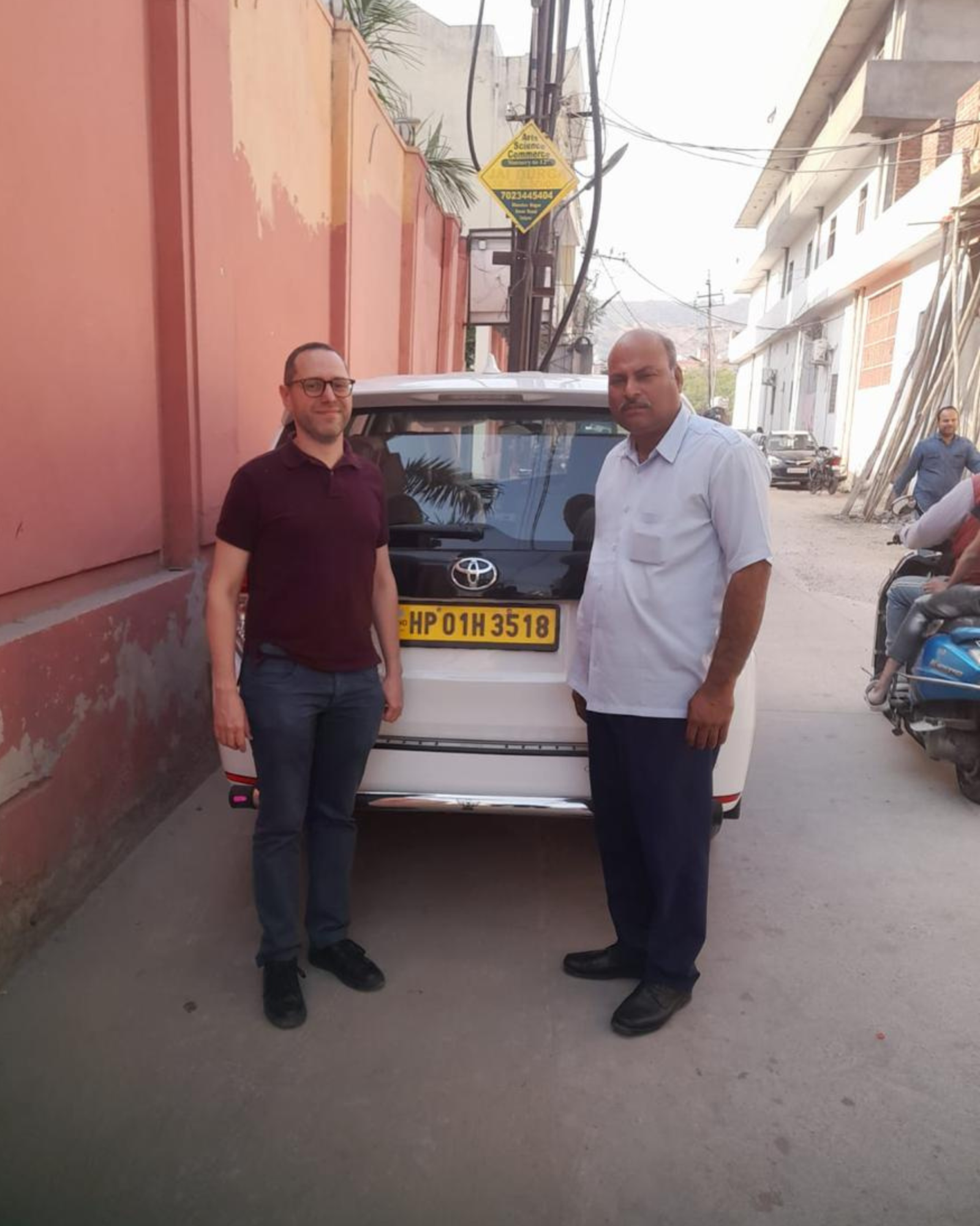 A guest and driver on an India tour with Immerse India Tours